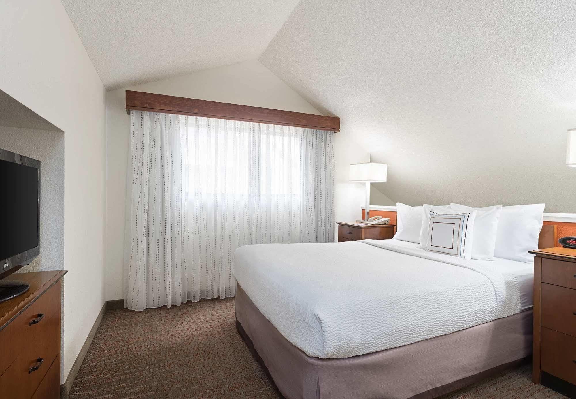 Residence Inn By Marriott San Diego Central Екстериор снимка